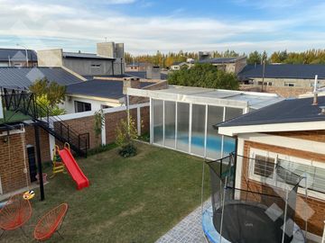 VENTA CASA CON DPTO CALLE ELORDI AL 600. Bº UNION RESIDENCIAL PLOTTIER NEUQUEN