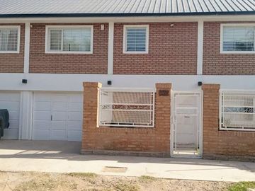 VENTA CASA CON DPTO CALLE ELORDI AL 600. Bº UNION RESIDENCIAL PLOTTIER NEUQUEN