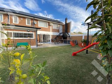 VENTA CASA CON DPTO CALLE ELORDI AL 600. Bº UNION RESIDENCIAL PLOTTIER NEUQUEN