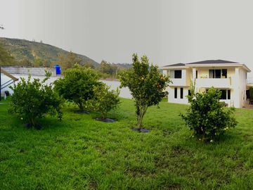 Venta casa Guayllabamba Quito. En urbanización * JA