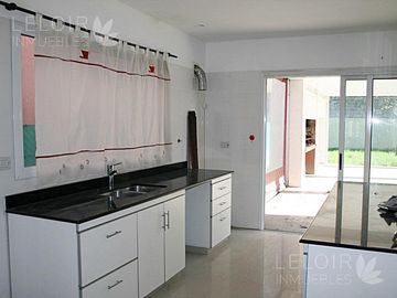 3 DORM | MARTIN CASTRO al 2300
