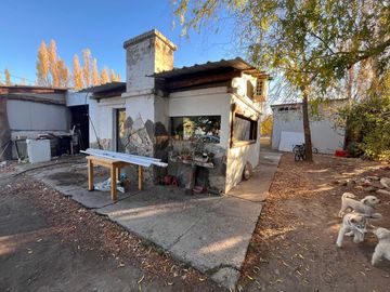 Casa con Galpon en Venta
