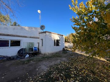 Casa con Galpon en Venta