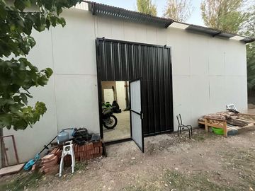 Casa con Galpon en Venta