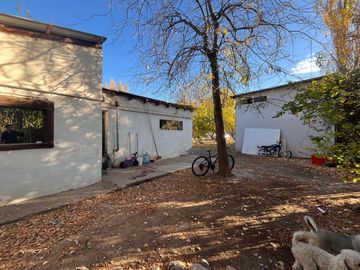 Casa con Galpon en Venta