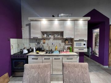 Casa con Galpon en Venta