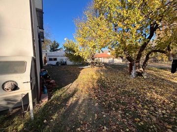 Casa con Galpon en Venta