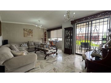 Casa de dos pisos en venta Barrio Las Mercedes Palmira Valle Colombia