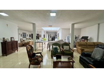 Casa de dos pisos en venta Barrio Las Mercedes Palmira Valle Colombia