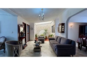 Casa de dos pisos en venta Barrio Las Mercedes Palmira Valle Colombia