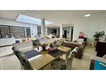 Casa de dos pisos en venta Barrio Las Mercedes Palmira Valle Colombia