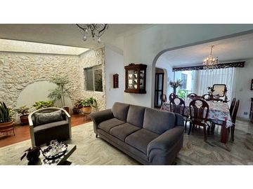 Casa de dos pisos en venta Barrio Las Mercedes Palmira Valle Colombia