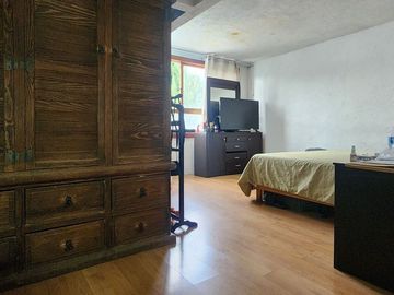 Casa de 3 pisos con Baño en planta baja y espacios generosos en Villa Santin