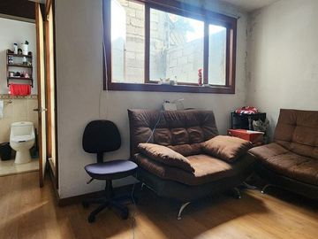Casa de 3 pisos con Baño en planta baja y espacios generosos en Villa Santin
