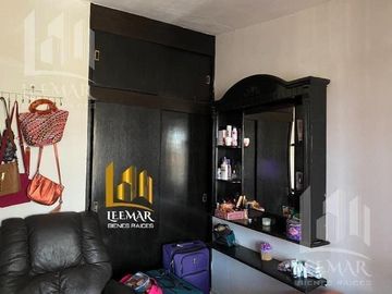 Departamento en  Venta en tercer piso, casi enfrente de la alberca de puertas coloradas