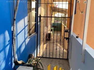 Departamento en  Venta en tercer piso, casi enfrente de la alberca de puertas coloradas