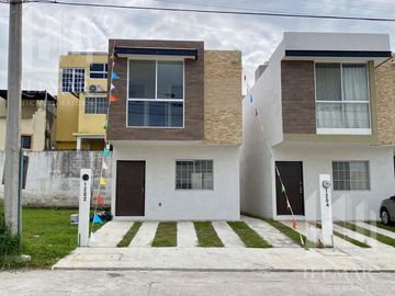 Casa  Nuevas en  venta, de 3 recamaras y 2.5 baños, en fracc. Floresta