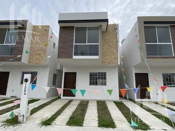 Casa  Nuevas en  venta, de 3 recamaras y 2.5 baños, en fracc. Floresta