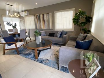 Casa  Nuevas en  venta, de 3 recamaras y 2.5 baños, en fracc. Floresta
