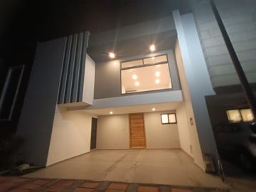 VENTA  casa de 4 recamaras en fraccionamiento Arboreto San Pedro Cholula