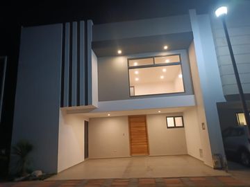 VENTA  casa de 4 recamaras en fraccionamiento Arboreto San Pedro Cholula