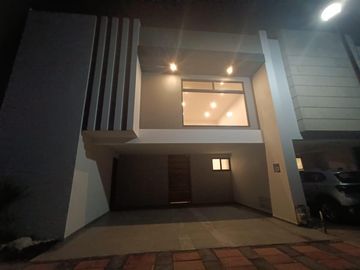 VENTA  casa de 4 recamaras en fraccionamiento Arboreto San Pedro Cholula