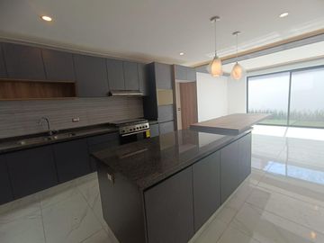 VENTA casa 4 recamaras en Puebla fraccionamiento Arboreto