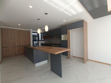 VENTA casa 4 recamaras en Puebla fraccionamiento Arboreto