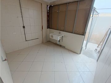 VILLA MARÍA DEL TRIUNFO - VENTA CASA CON COCHERA - ÁREA 160 m2
