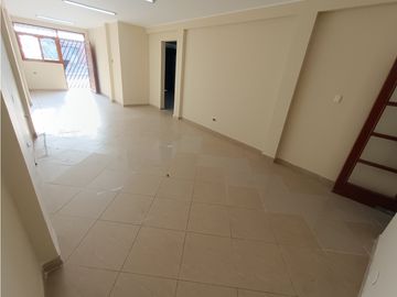 VILLA MARÍA DEL TRIUNFO - VENTA CASA CON COCHERA - ÁREA 160 m2