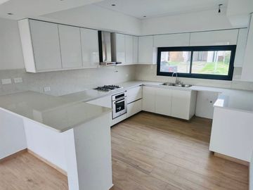 VENTA CASA LOTE INTERNO CEIBOS - PUERTOS