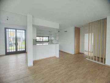 VENTA CASA LOTE INTERNO CEIBOS - PUERTOS