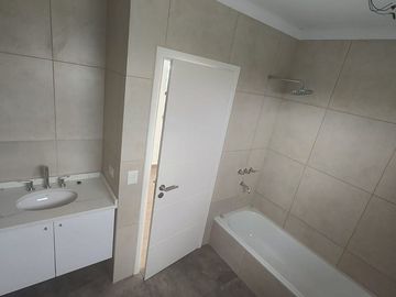 VENTA CASA LOTE INTERNO CEIBOS - PUERTOS