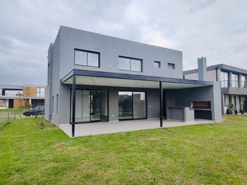 VENTA CASA LOTE INTERNO CEIBOS - PUERTOS