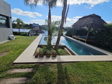 VENTA CASA PUERTOS  VISTAS CON MUELLE PRIVADO