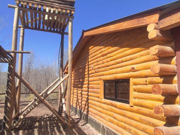 VENTA CABAÑA DE TRONCO A ESTRENAR EN CALAMUCHITA