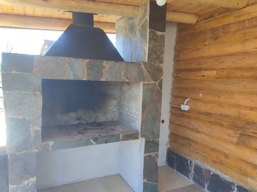 VENTA CABAÑA DE TRONCO A ESTRENAR EN CALAMUCHITA