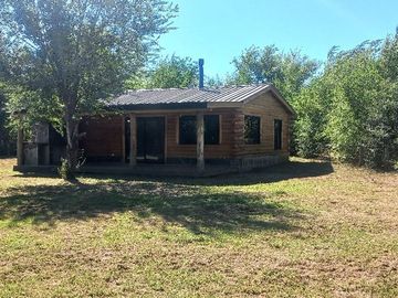 VENTA CABAÑA DE TRONCO A ESTRENAR EN CALAMUCHITA