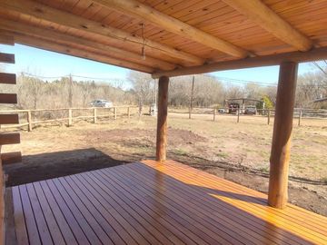 VENTA CABAÑA DE TRONCO A ESTRENAR EN CALAMUCHITA