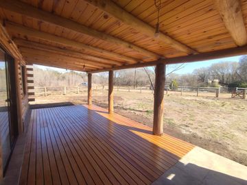 VENTA CABAÑA DE TRONCO A ESTRENAR EN CALAMUCHITA