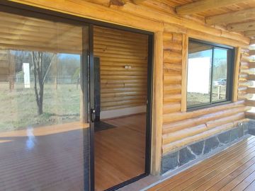 VENTA CABAÑA DE TRONCO A ESTRENAR EN CALAMUCHITA