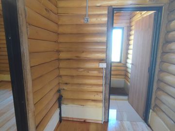 VENTA CABAÑA DE TRONCO A ESTRENAR EN CALAMUCHITA
