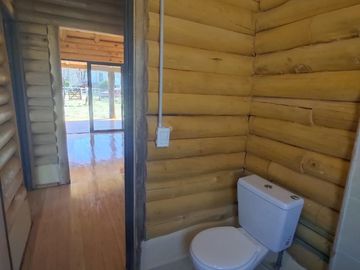 VENTA CABAÑA DE TRONCO A ESTRENAR EN CALAMUCHITA