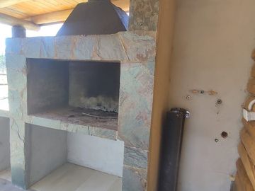 VENTA CABAÑA DE TRONCO A ESTRENAR EN CALAMUCHITA