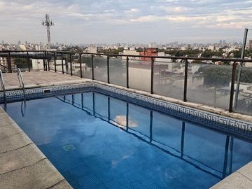 VENTA Dpto. 2 amb. con pileta en Villa del Parque