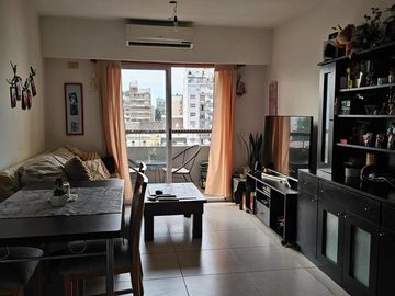 VENTA Dpto. 2 amb. con pileta en Villa del Parque