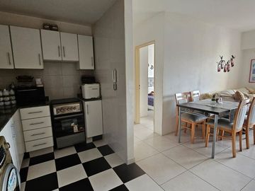 VENTA Dpto. 2 amb. con pileta en Villa del Parque