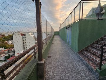 VENTA Dpto. 2 amb. con pileta en Villa del Parque