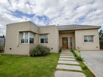 CASA 4 AMBIENTES EN VENTA SAN FELIPE CANNING