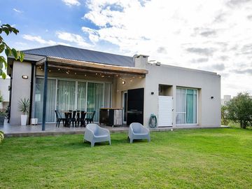 CASA 4 AMBIENTES EN VENTA SAN FELIPE CANNING